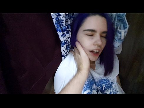 ❤️ Vaig trobar la meva germana a l'armari i la vaig ajudar a correr-se Porno al porno ca.pornoboden.ru ❌